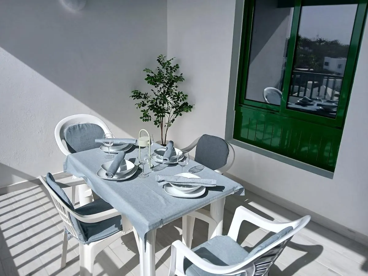 Enjoy Glorious Seaviews From Vista Mar Apartment Costa Teguise Španělsko